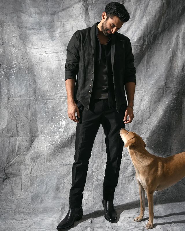 Ark_ki_deewaani's tweet photo. We are immensely proud of his decision to choose adoption over shopping, and our admiration for him knows no bounds 🖤💫
.
.
.
#AdityaRoyKapur #AdityaRoyKapoor
#Adiluna #Luna #petlovers
#AdoptDontShop #pets #petphotography #indieDogs #BTSXMARVEL #MotherDay https://t.co/uTT4fql7Zm