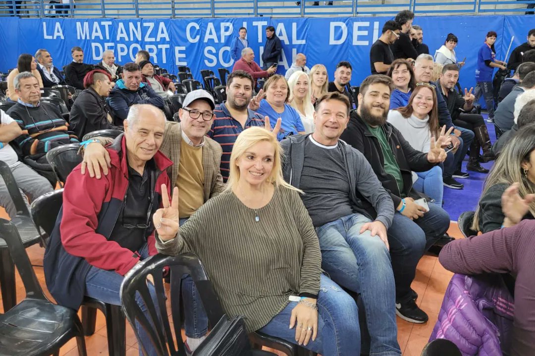 PJLanus_oficial's tweet photo. "Caminen el barrio, demos la cara aunque venga mal y expliquemos que todavía tenemos la voluntad de corregir aquello que no ha salido bien y fundamentalmente de corregir el daño que Macri le hizo a nuestra Patria"
Máximo Kirchner
Presidente del @BonaerensePJ
#PJLanus https://t.co/wNoI4s4RR6