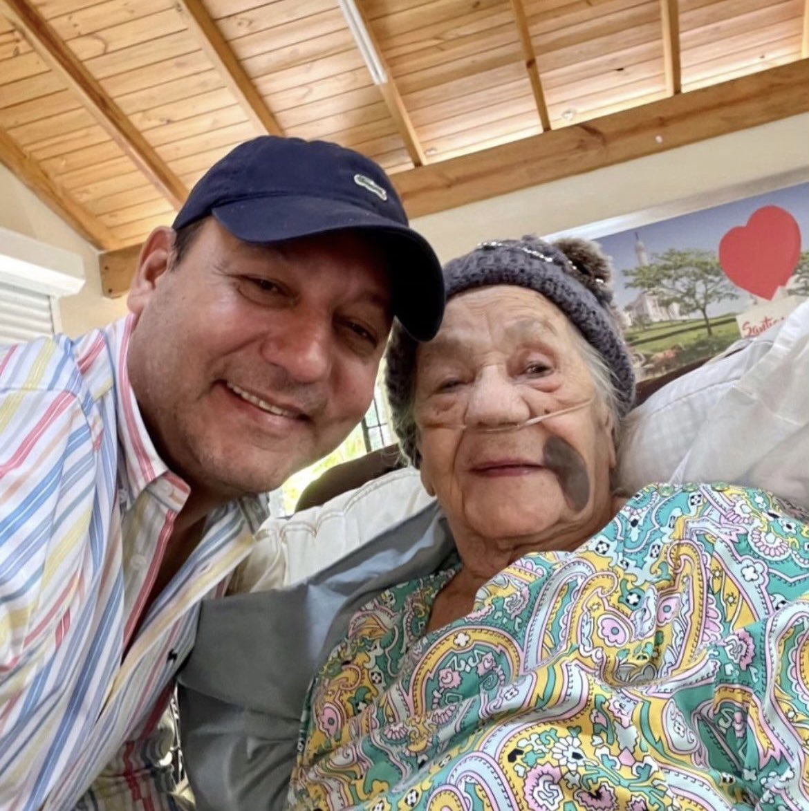 Nos unimos al dolor que embarga a toda la familia Martínez Duran, a nuestro candidato presidencial <a href="/AbelMartinezD/">Abel Martínez Durán</a> por el lamentable fallecimiento de su querida madre, paz a sus restos y fortaleza para seguir hacia adelante.