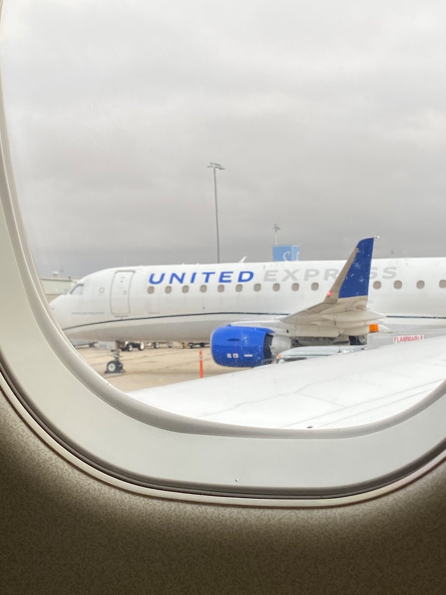 searchforrayne's tweet photo. What would @united do during a 90 minute delay…. Guess not add fuel to the plane period to reboarding… #greatstart #wemightgetthere https://t.co/MxHo0k4sLB