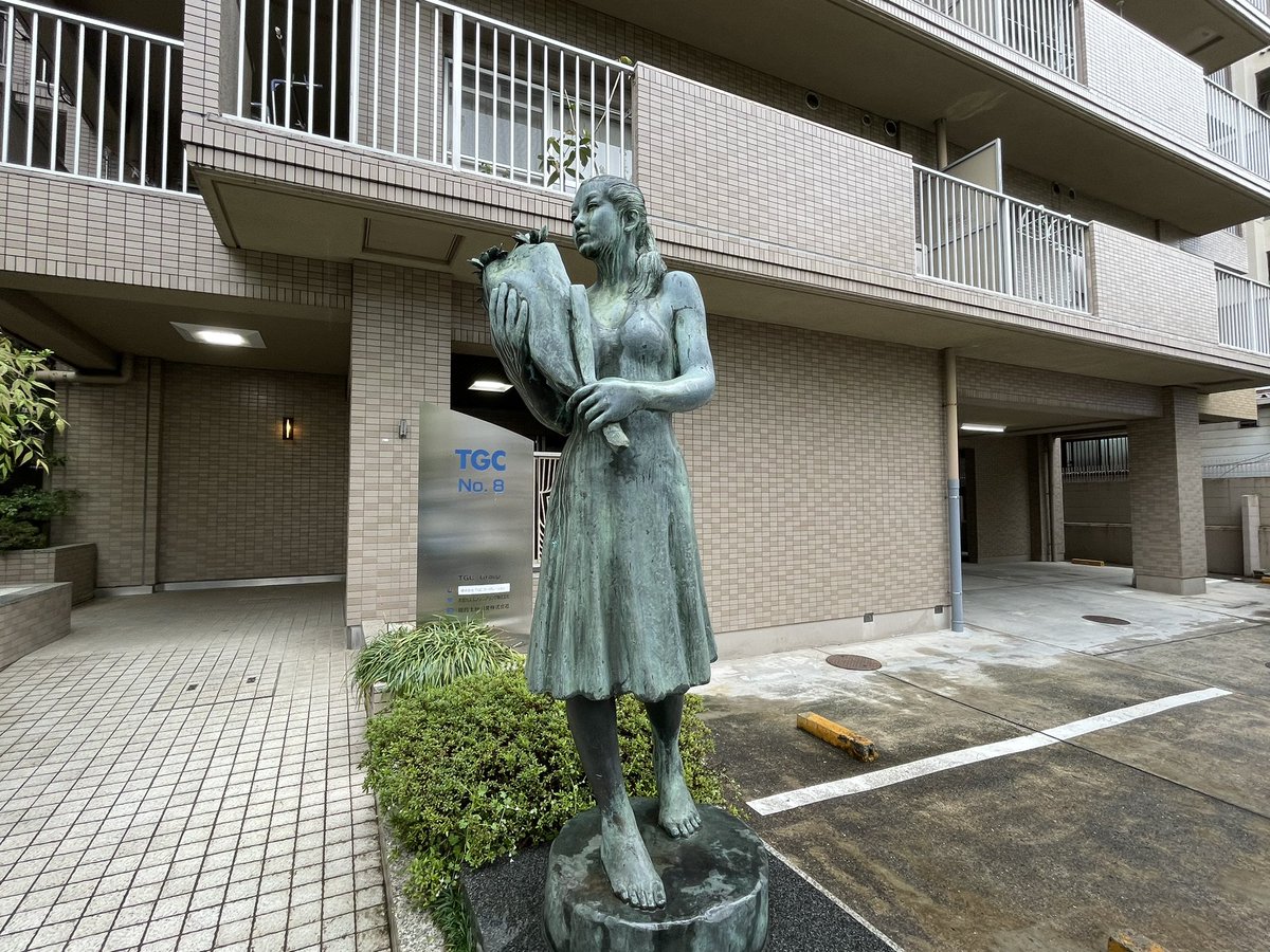ugasu's tweet photo. 今後、街頭彫刻の写真をだらだらと撮り溜めることにした。
京都市中央図書館前。宮瀬富之「風のよそおい｣
緑地公園駅近くのマンションの前。川合敏久「息吹｣
京都市学校歴史博物館（旧開智小）正門横。作者不明。
過去ツイ
https://t.co/kvd25KT9Yc
https://t.co/yPVJnsPJWg
https://t.co/wAtTOZIvZP https://t.co/a0xA6eTODf