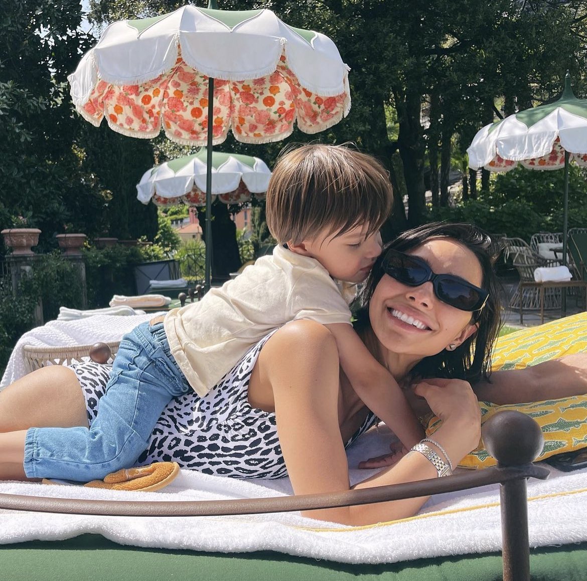 riley loves bear ★ tweet media