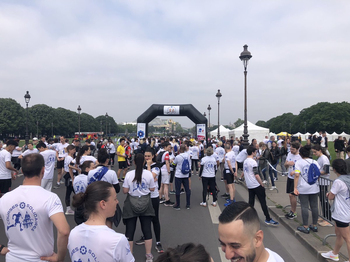 julie_pizarro's tweet photo. Bravo @BleuetFrance @Gouv_mili_Paris  pour cette première édition 🫶 et je suis fière après 3 entraînements 😅d’avoir bouclé ce 4km 167/257. Une course dans la bonne humeur et sous le soleil ☀️ pour une belle cause #Solidarite @JulienGardan https://t.co/noozm66yFH