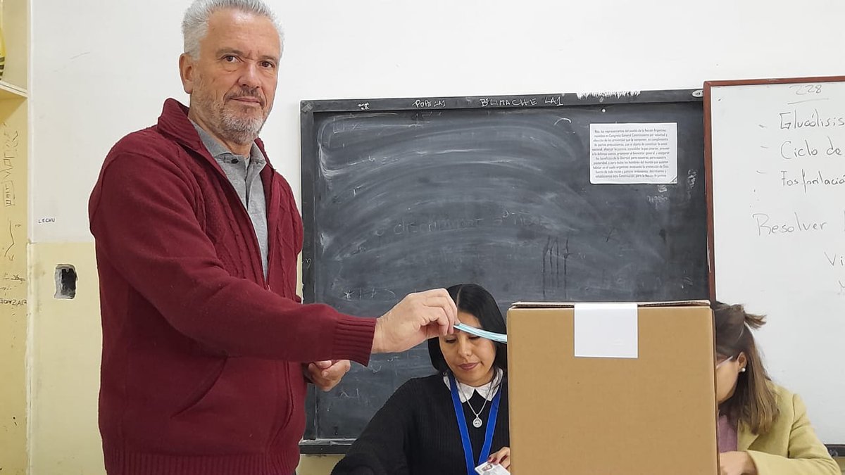 ClaudioDelPla's tweet photo. Acabo de votar para reforzar todas las causas populares. Con la alegría y entusiasmo de los pibes que batallamos por poner fin a toda forma de opresión. https://t.co/yFbjsU9YJB