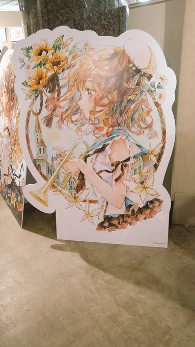 息子推しの優子鈴さんの個展に行ってみた。 今どき珍しい水彩画。 色彩豊かでとても華やか 楽しそう… 水彩画やりたくてうずうずしてしまう。 でも画材揃えないとならんし、 後始末面倒だしなぁ…って。  素敵な絵を観るのが1番