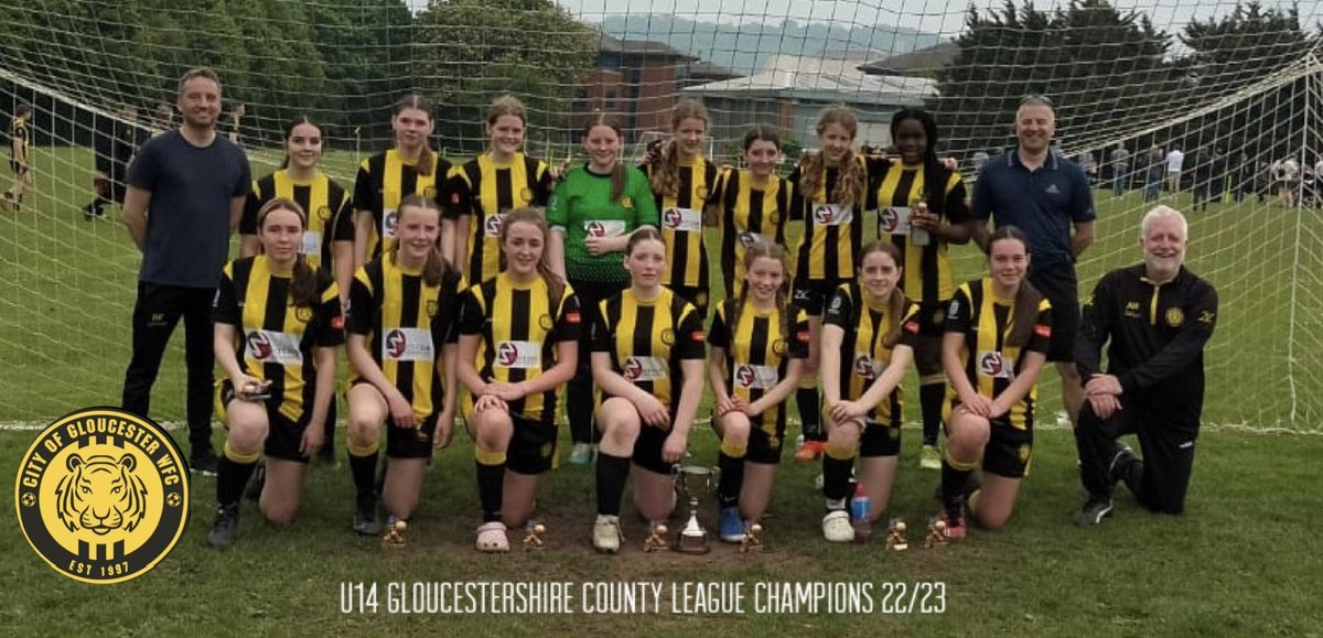 CityofGlosWFC's tweet image. Congratulations to our U14s who were crowned 22/23 Gloucestershire County League Champions 🏆

A very tight league decider saw the girls edge out Cheltenham Town 1-0 to take the title. 

Well done girls 🖤💛🖤💛 🐯