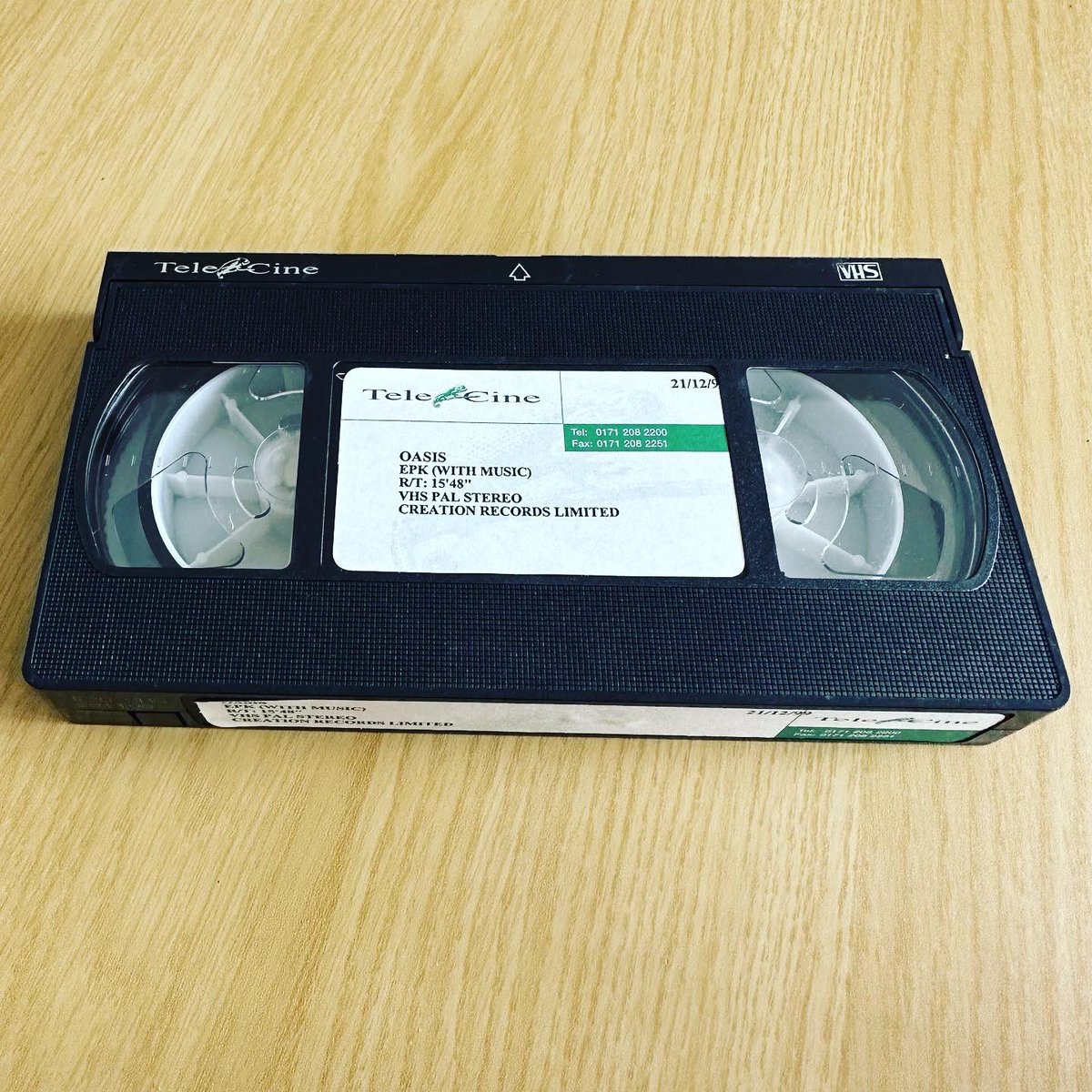 VHS #oasis #oasismusic #oasiscollectors #oasiscollector #oasiscollection #oasismemorabilia #oasislive #oasisrarities #oasisfans #oasisfansclub #sotsog #oasissotsog #video #vhs #musiccollection #creationrecords  #indiemusic #indie #promo #britpop #epk #electronicpresskit