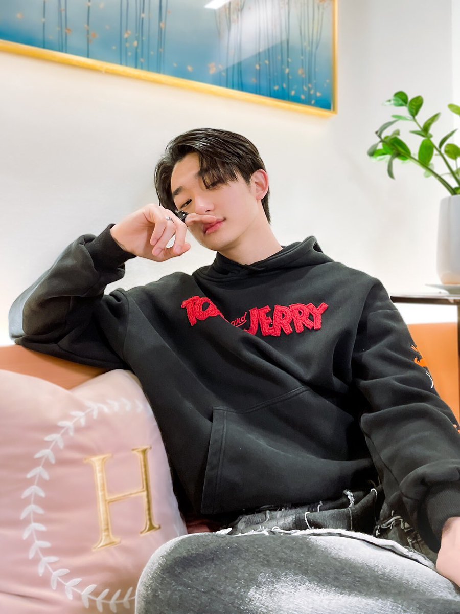 forteekae's tweet photo. tk must really like this sweater 🥺

#티케이 #TK #ธนกฤต https://t.co/2nTIct2L6Y