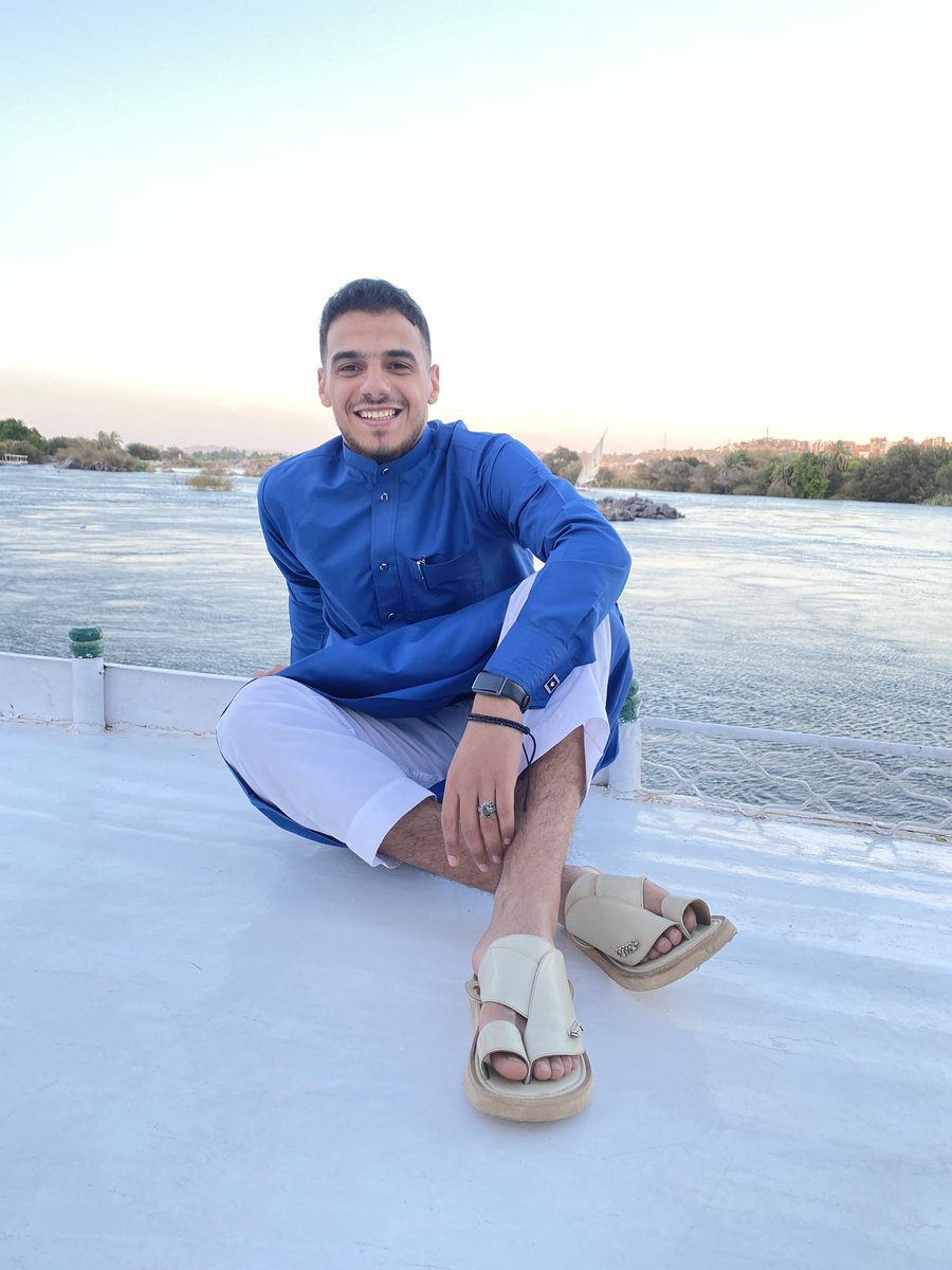 WelOo26102000's tweet photo. المُحب لا يمّل ، تذكر ذلك جيداً .💙 https://t.co/DB4yaWxeCr