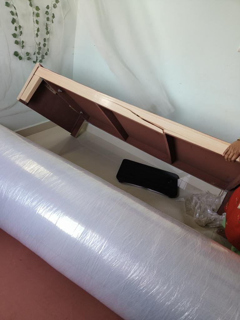 jayasinghgg's tweet photo. @flipkartsupport I have received my order but the delivery person just threw the mattress on the bed and the bed got broken. PFA the photo now next.? https://t.co/tVttIbbyx8