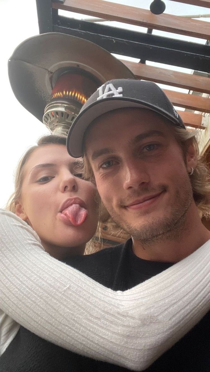 Joeyangeltwins's tweet photo. Beh, da dove inizio..
sei sempre stata lì, quando serviva.
Per gli altri non sei altro che una pazza che continua a fare sbagli…ma in realtà dovrebbero soffermarsi su come sei davvero e non su come appari, e tu sei molto meglio di quello che sembri. Sei dolce, a volte anche https://t.co/Lef1wyRhMr