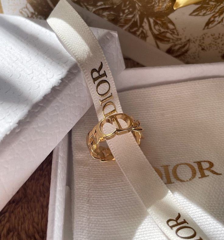 Outfit_Luxy's tweet photo. Dior ring https://t.co/Yvi7r7GO0Q