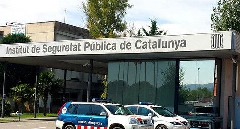 PC_Castellbell's tweet photo. La #formació constant del voluntariat de #protecciocivil es una eina clau per donar un bon servei
Actualment a #castellbellielvilar #Bages, preparant-nos per un #estiu que pot ser molt complicat🔥
✔️Curs d'Identificació de columnes de fum i tancament 🚧 d'accessos al medi natural https://t.co/5ImL6tzWGn