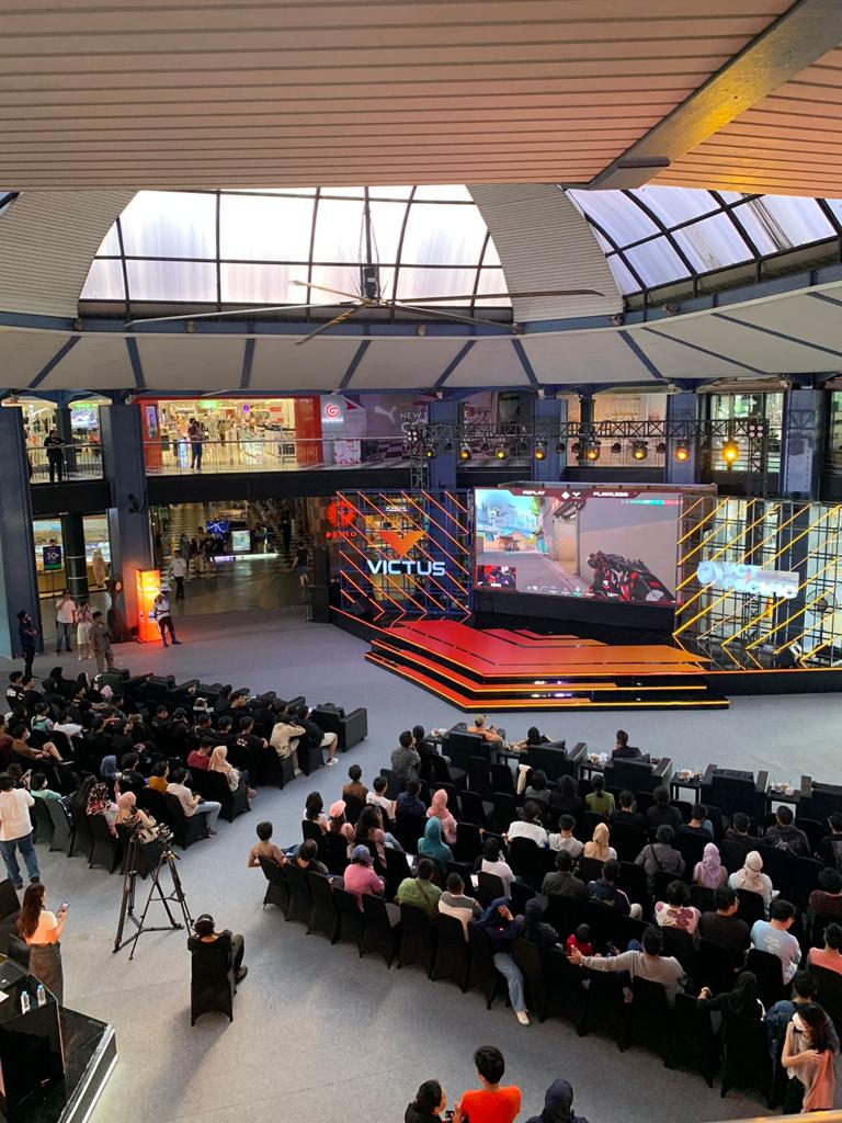 apiwsky's tweet photo. Wahhh seru banget acara  Victus VCT Viewing Party sampai semua orang fokus buat mantengin #HPVictus #victusVCT https://t.co/fNXhu1l2rW