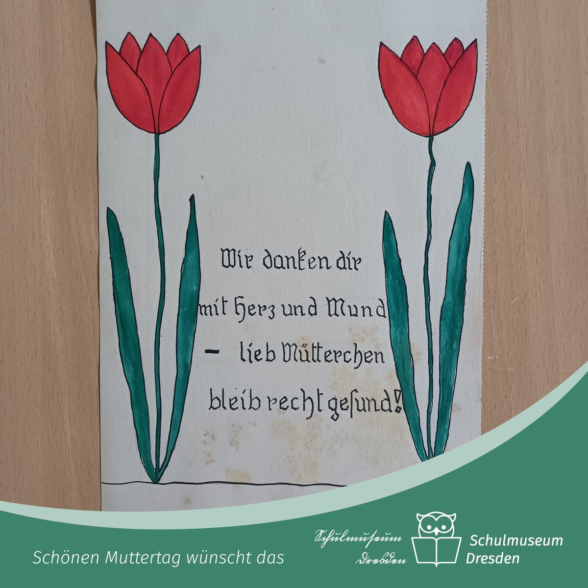 Wir wünschen allen Müttern einen wunderschönen #Muttertag voller Liebe und Wertschätzung! 
Im Bild ist eines unserer Sammlungsstücke zu sehen. Ein Muttertagsgruß, der wahrscheinlich in den 1930er/Anfang 1940er Jahre verschenkt worden ist.