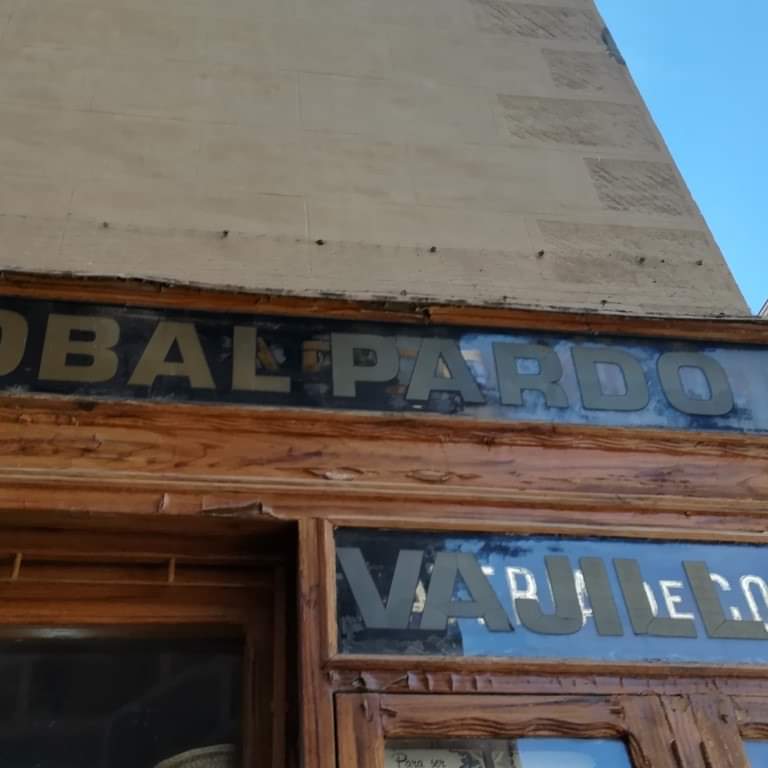 obrasAMS's tweet photo. ¿Sabías que las fachadas de madera también se pueden restaurar?
@bazar_cristobalpardoavila 💪🛠🧰 ¡Va a quedar genial!
🛠️ En #AMS nos encargamos de todo y cuando decimos todo, es TODO 🧰🛠️
🧑‍💻 Solicita tu➡️“Presupuesto directo” #reformasávila #reformafachada https://t.co/JJinfrJDkQ