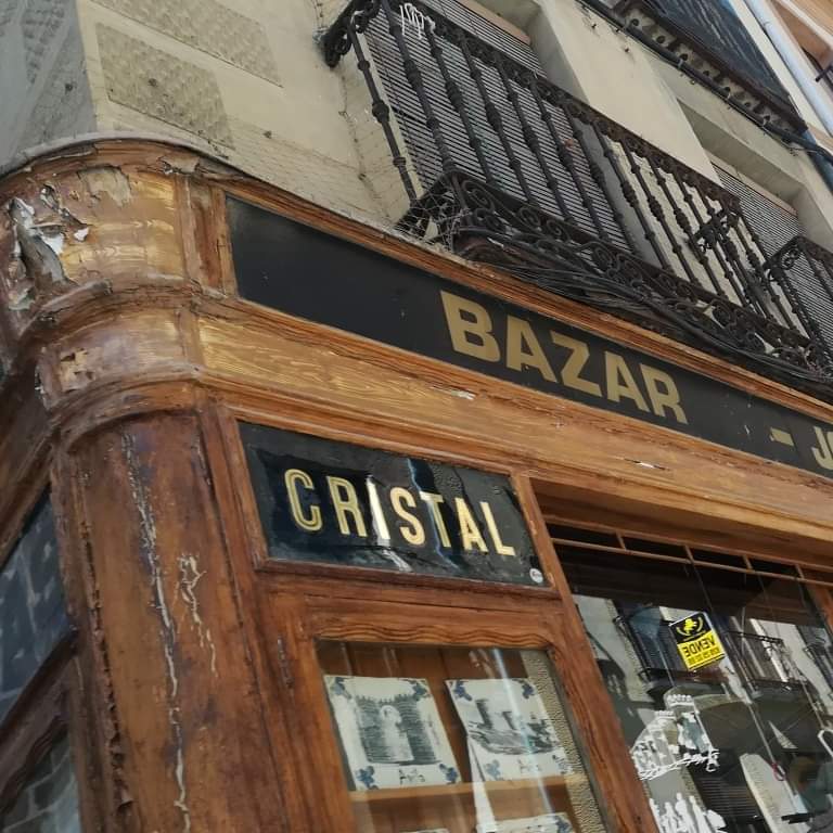 obrasAMS's tweet photo. ¿Sabías que las fachadas de madera también se pueden restaurar?
@bazar_cristobalpardoavila 💪🛠🧰 ¡Va a quedar genial!
🛠️ En #AMS nos encargamos de todo y cuando decimos todo, es TODO 🧰🛠️
🧑‍💻 Solicita tu➡️“Presupuesto directo” #reformasávila #reformafachada https://t.co/JJinfrJDkQ