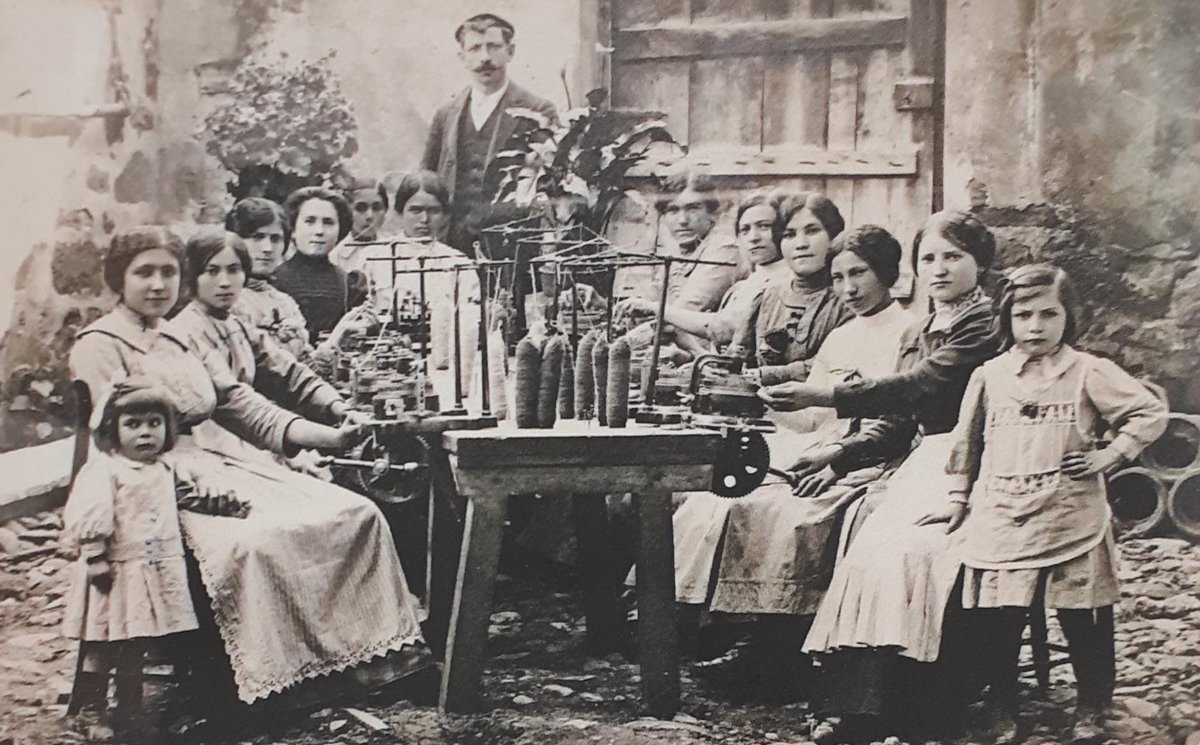 EL PATRIMONIO INDUSTRIAL DE PRADOLUENGO CLAMA ANTE LA ADMINISTRACIÓN REGIONAL: Bien está que <a href="/jcyl/">Junta de Castilla y León</a> invierta varios millones de euros en Clunia y en Valpuesta, pero que no sea capaz de aportar 120.000 euros para el patrimonio de Pradoluengo, literalmente es una vergüenza. Salud!!!