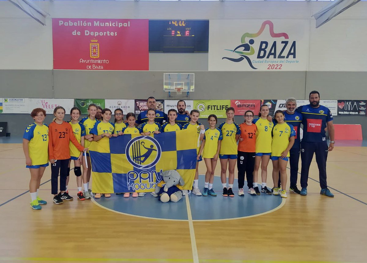 CBMPAN's tweet photo. 🏆 ¡CLASIFICADAS PARA EL TOP 8 DE ANDALUCÍA!

Nuestras chicas ganan ✅ en el último partido de la fase de grupos 13-16 🆚 @BMCARBONERAS y se meten entre los 🎖️8 mejores equipos de Andalucía.

¡Enhorabuena campeonas! 👏🏻

💛💙 #50añoshaciendoEscuela #cadeba2023 https://t.co/hF6Gi1FbP3