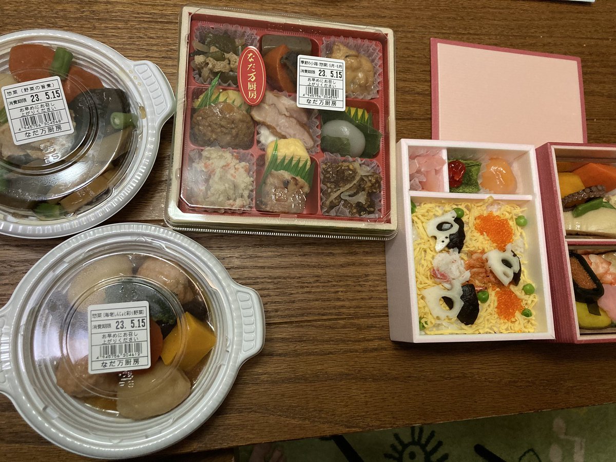 ColdWaterPMC's tweet photo. 母の日なので、なだ万の母の日御膳を買いつつ自分も食べたいものを買ってきた！ https://t.co/FMVzClDQ9u