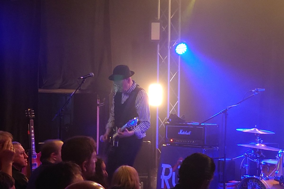 RutsDC at @ParishHudd last night. Got a bit 'lively' down the front when they played 'In a Rut', 'Babylon's Burning' and 'Staring at the Rudeboys'! Brilliant gig 😃