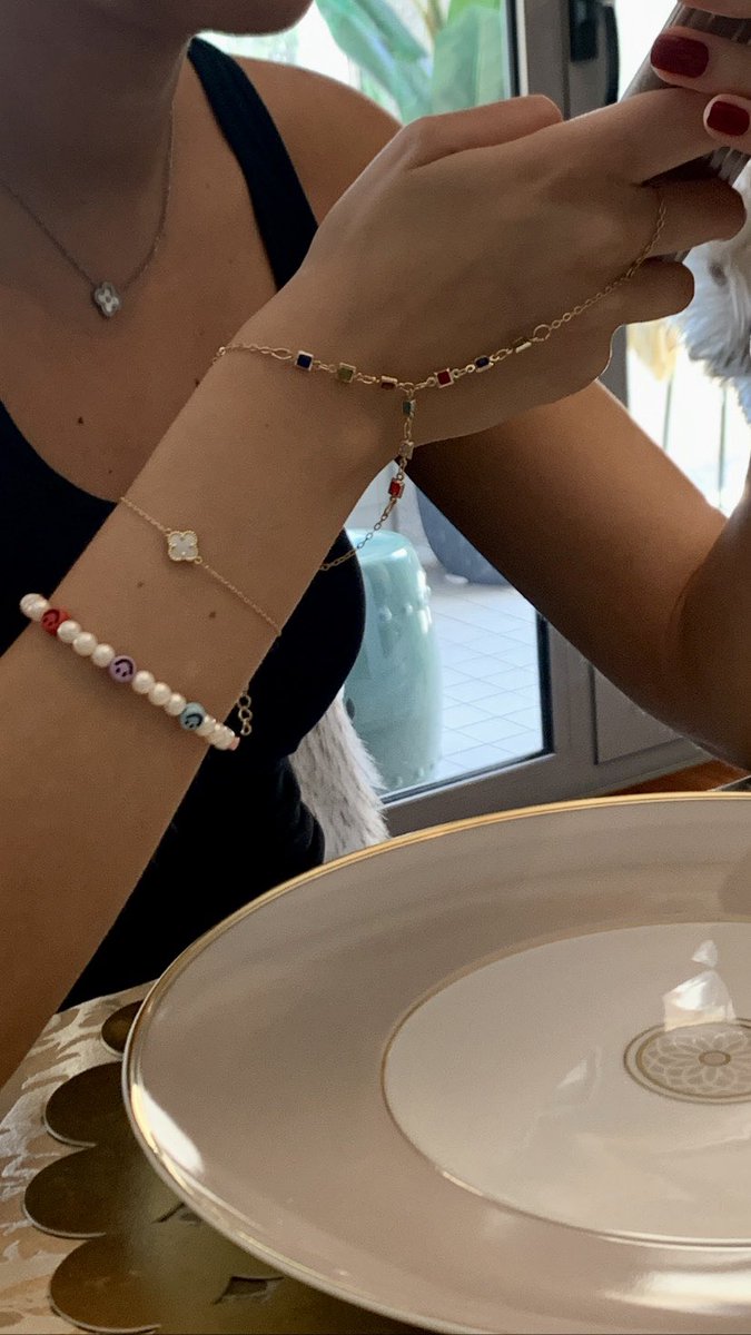 miumiumary's tweet photo. sunday 🤍🐚💐🎧✨ https://t.co/9GDFFGy4oa