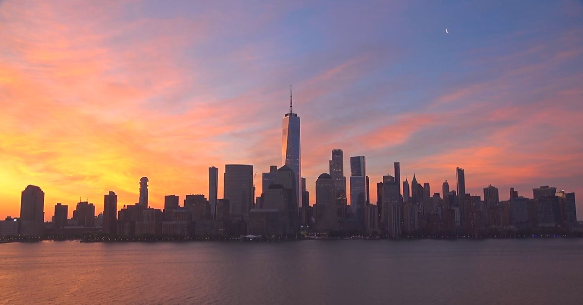 😍🔥That sunrise 🔥😍

Happy Mother's Day! I'll have the latest forecast on <a href="/1010WINS/">1010 WINS on 92.3 FM</a> through early this afternoon.

#nyc #sunrise #MothersDay