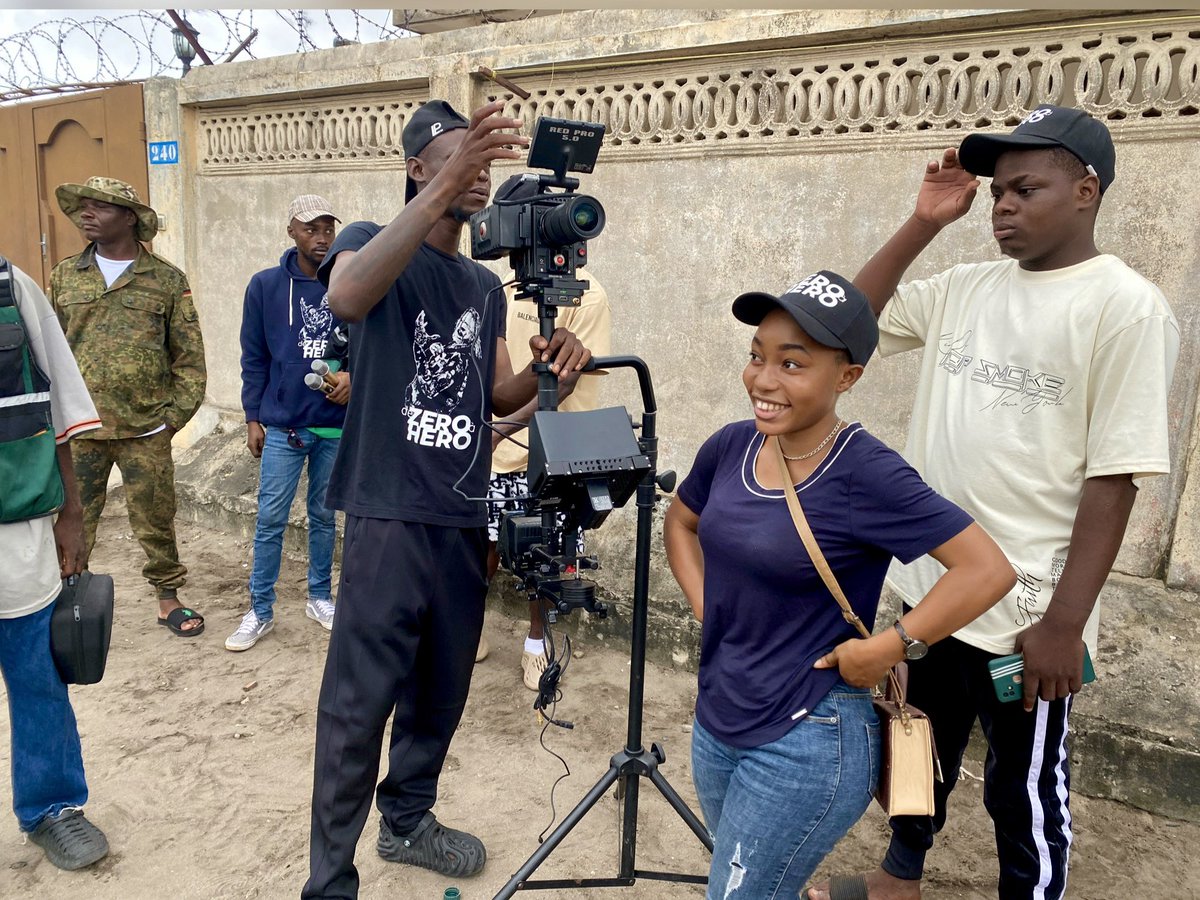 nelly_marilyn's tweet photo. Silence plateau ! Ça tourne 🎥 💫 #tournage #camerared #lypso https://t.co/mLb9evpLAC