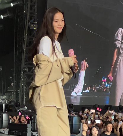 jisoosjpg's tweet photo. https://t.co/new7AHtnr5