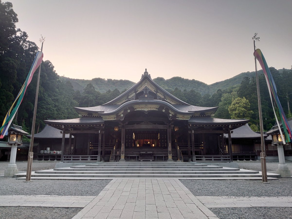 万葉集にも詠われている越後一宮 「彌彦神社」新潟旅行好きな人と繋がりたい旅行 神社仏閣