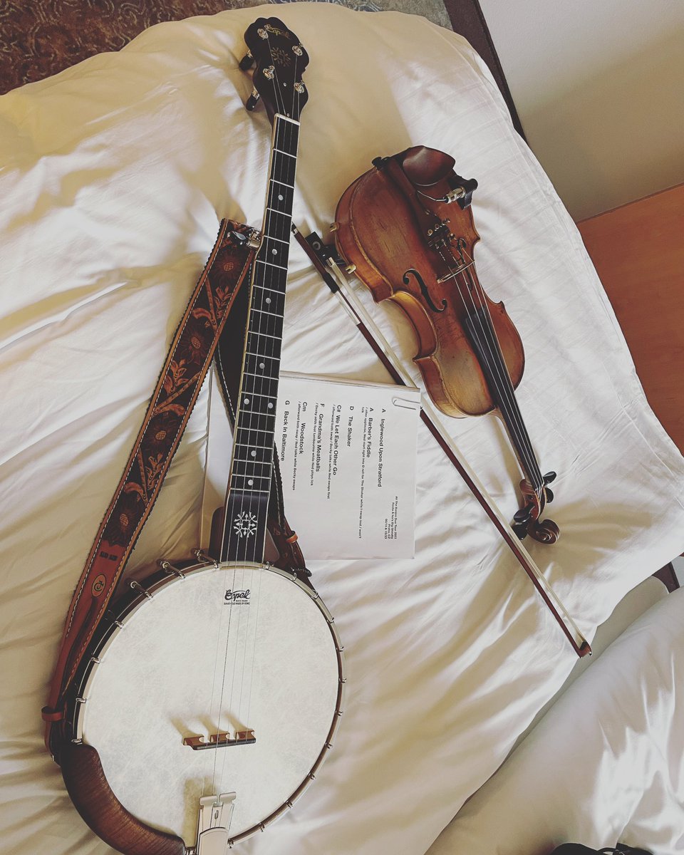 FiddlerBeckyB's tweet photo. Excited to pick this lovely #capekinstruments clawhammer 🪕 the next few days in @CityofPrague @VisitCZ.
.
#AllTheBanjos #Duo #Tour
.
@FiddlerBeckyB & @NedLuberecki https://t.co/PvTvOEHUIY