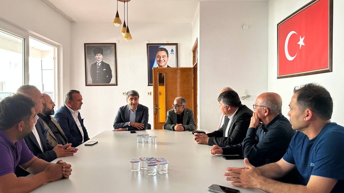 Anamur İlçe Başkanımız Murat Doğan ve yönetim kurulu üyelerimizle bir araya geldik misafirperverliği için teşkilatımıza teşekkür ederiz.⁦<a href="/devapartisi/">DEVA Partisi</a>⁩ ⁦<a href="/alibabacan/">Ali Babacan</a>⁩ ⁦<a href="/emin_ekmen/">Mehmet Emin Ekmen</a>⁩ ⁦<a href="/MersineDeva/">DEVA Partisi Mersin İl Başkanlığı Resmi Hesabı ᅠ</a>⁩