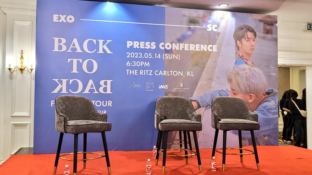 MyKpopHuntress's tweet photo. We are here for EXO-SC press conference! Stay tunedddd 😘😘😘

#EXOSC #EXO #BACKTOBACK #EXOSCinKL #EXOSCinMY #CloserToSeChan #SECHANtikSenyumanmu #EXOSC_BACKTOBACK_IN_KL https://t.co/WGuUA07XoF