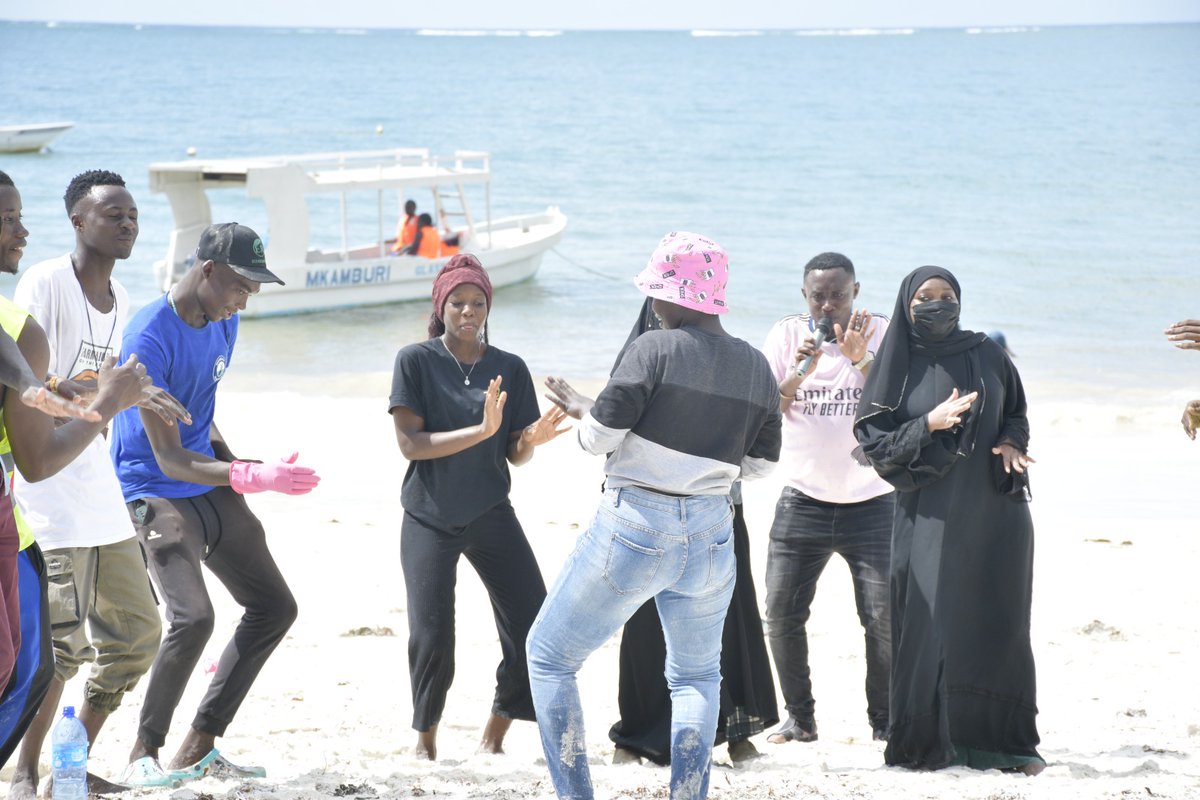 FrancisAute's tweet photo. Thanks to all those who participated in the beach cleanup yesterday especially our partners 
#mombasaplasticsprize #unityforgood #environment
@ERedemptors @twendegreen @Kwskenya @SunAfricaKenya https://t.co/LH5qXnRgA1