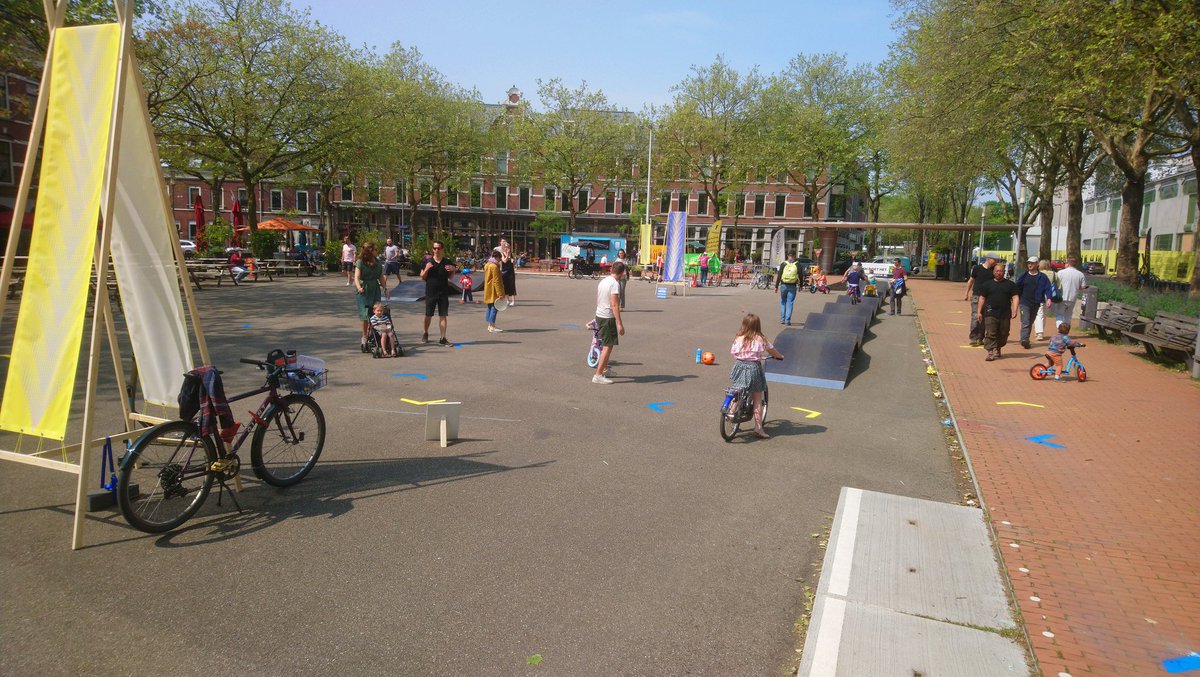 Opbouw/start van hét Fietsfestival van Rotterdam, vandaag op Deliplein. rotterdamrides.nl kom ook langs! Superleuk voor de Kids ook (die gaan al helemaal los) <a href="/Rdam_opdiefiets/">Rotterdam op díe fiets</a>