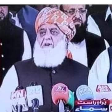 سویڈین میں قرآن مجید جلایاگیا تب نہیں نکلا،
4لاکھ والا حج13لاکھ کا ہوگیا تب نہیں نکلا،
3 پاکستانی وفد اس حکومت میں اسرائیل گئے تب نہیں نکلا،
ڈالر 7 ماہ میں ڈبل ریٹ پر آگیا تب نہیں نکلا،
لیکن آقاؤں کے حکم پر عدالت کے خلاف دھرنا دینے نکل آیا کیونکہ اقتدار کا وقت ختم ہوتا  نظر آرہا