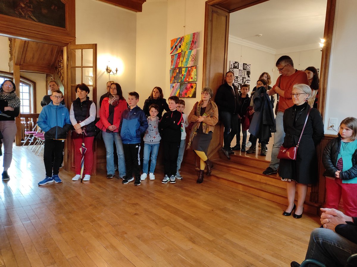 CedricMicchi's tweet photo. Belle restitution du projet avec l'artiste S.Solaro et le Musée Zervos autour de l’œuvre de Kandinsky lors de la #Nuitdesmusees. Un beau projet passerelle entre l'école de Cravant et le collège de Vermenton #laclasseloeuvre @dsden89 @Departement89 https://t.co/9WJvVdhbYq