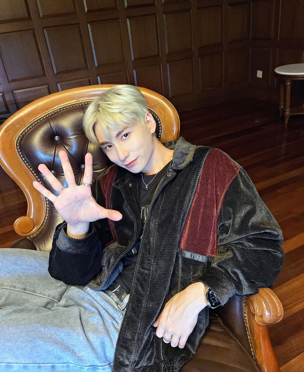 CaaSaac_'s tweet photo. All the best for tonight our one and only #Vooaya #TerhangatDiPasaran @isaacvkm_1212 💙

Hwaiting !! We love you 😘

#IsaacVoo #IsaacVooAya #아이젝 #SKYE #TeamIsaacVoo #BigStage2023 #BigStage5 #DominasiBBNU https://t.co/0HR7X9WKRM