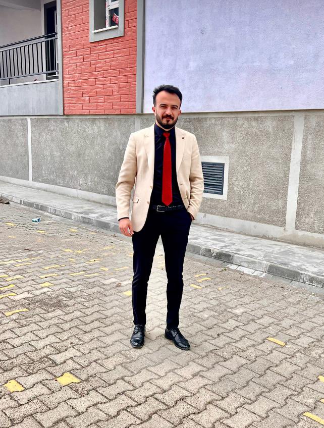 AvFerhat36's tweet photo. Evvel zaman içinde
Kalbur saman ölür
Kubbelerde uğuldar bâkî
Çeşmelerden akar sinan
An gelir
Lâ ilâhe illallah
Kanunî Süleyman ölür… https://t.co/vV76cLWi9H