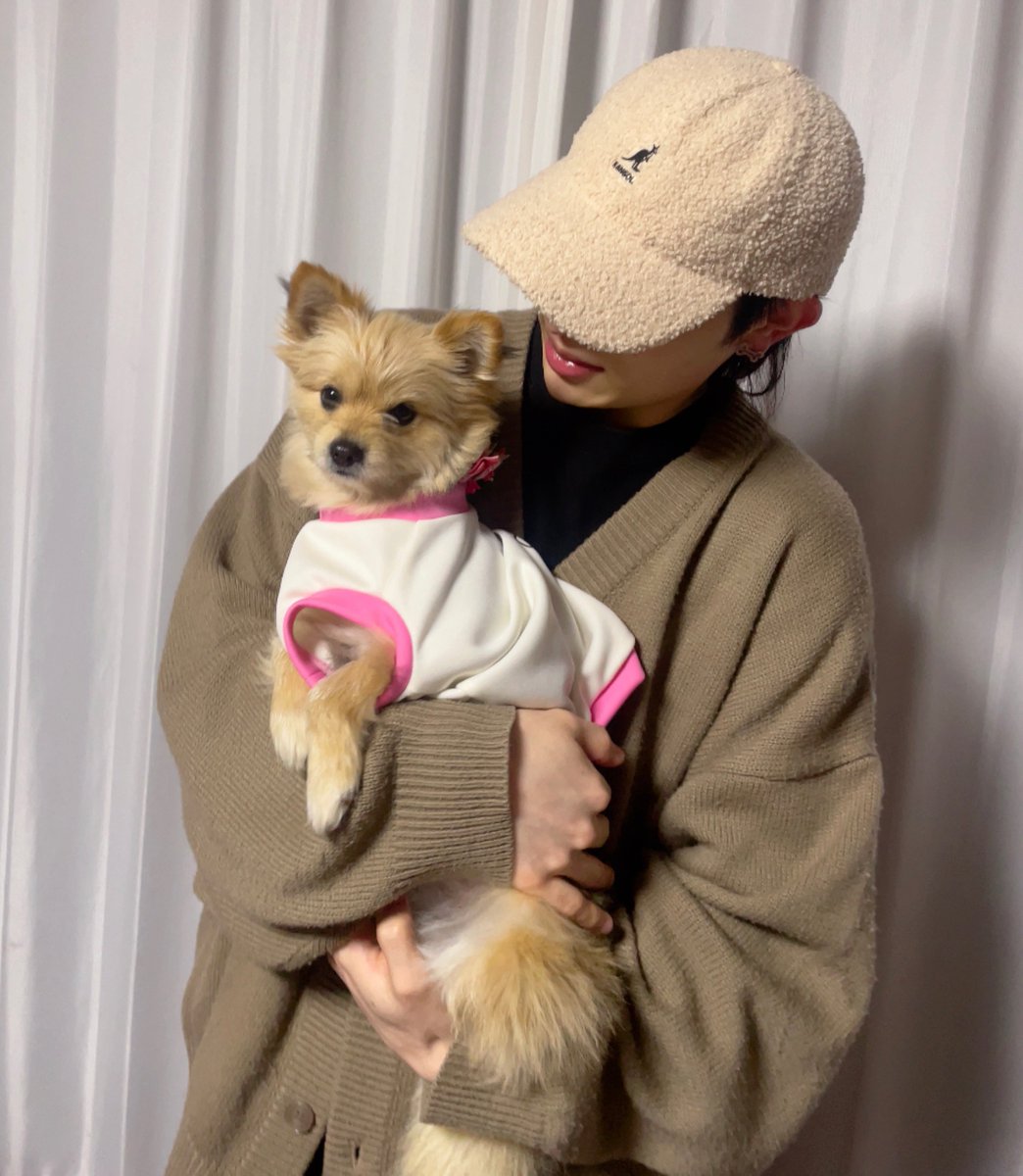 inuham__'s tweet photo. アイ アム バースデー
まめちゃんが祝ってくれました、今年もこっち向いてくれんけど😸

日頃関わってくれている方々、いつもありがとう！ https://t.co/6nyfvFA590
