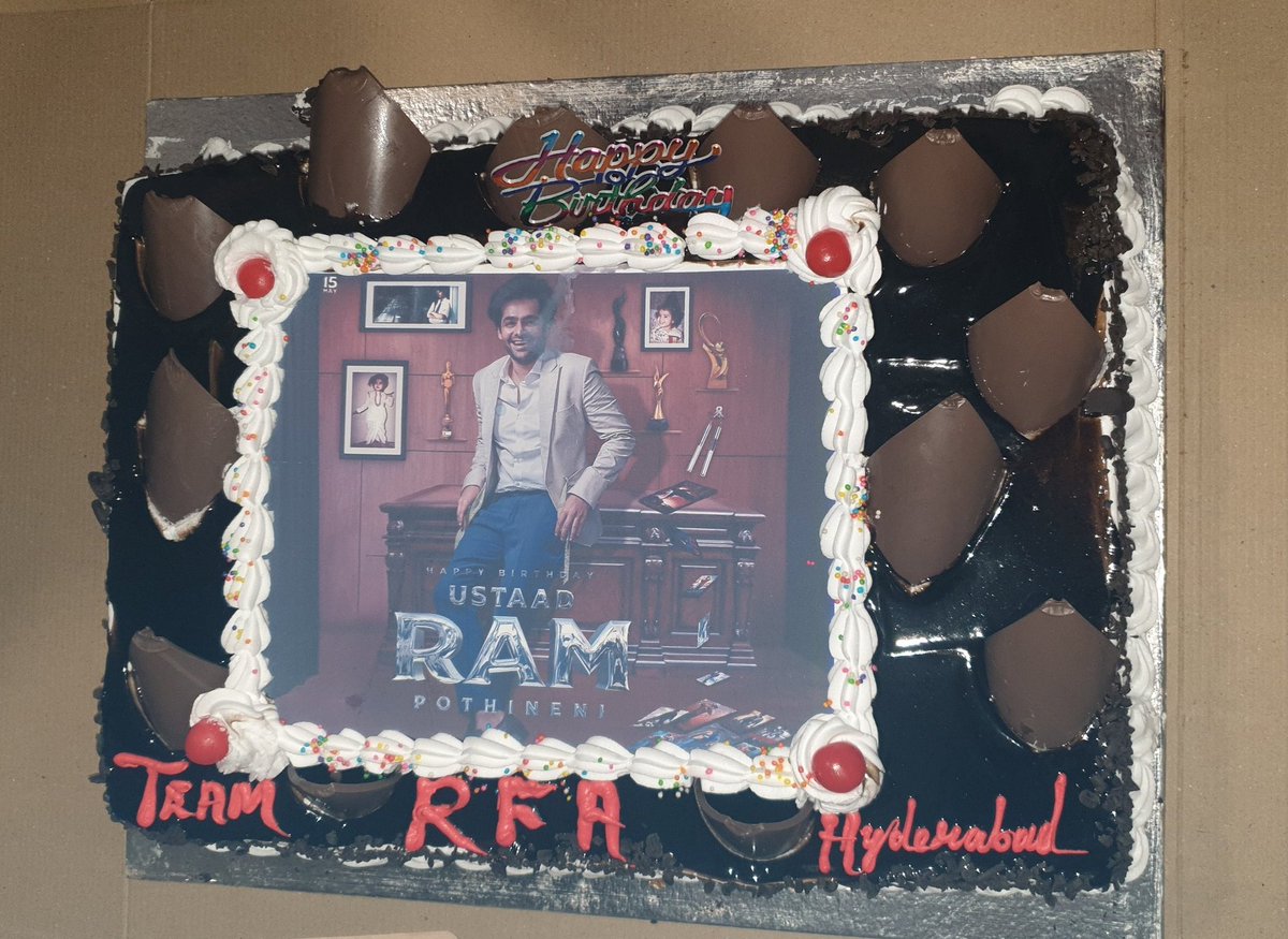 ismart_Maheshh's tweet photo. Advaance Happy Birthday anna @ramsayz π±
Ustaad birthday celebrations at @PRASADIMAX
#ReadyReRelease https://t.co/BXCDuUoCZP