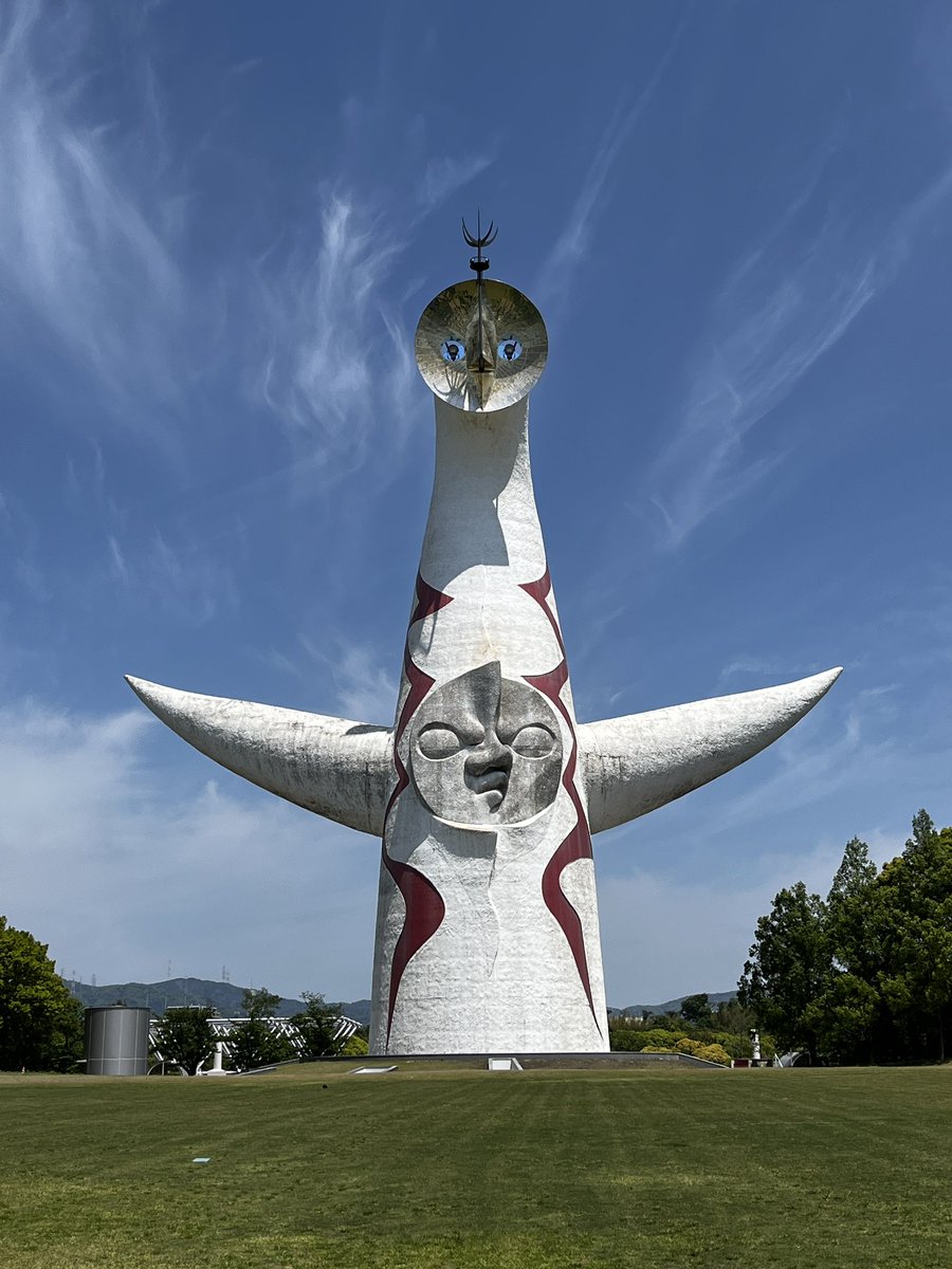 luvjp's tweet photo. Tower of Sun under blue sky https://t.co/MAVkmN27jC