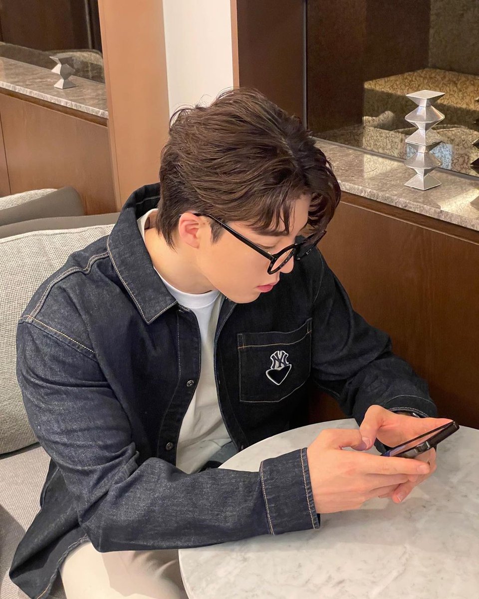 nayeonxheedoo's tweet photo. "이번 휴가엔 바빠서 못했던 것들 많이 해보기✔️
#추천해주세요"
"Being busy this vacation for doing a lot of things that I couldn't do ✔️
#Pleaserecommend"
We have to admit this
Nayeon's boyfriend, Nam Heedoo is hot 😂❤️🔥
#TransitLove2 #NamHeedoo #남희두 https://t.co/AC9Sf1xBiX