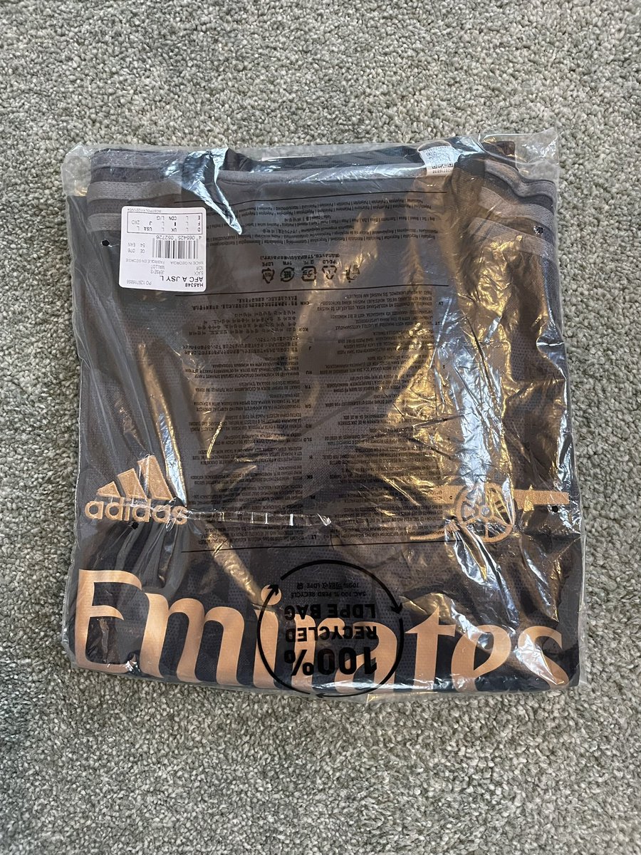 NathanPanter_52's tweet image. Come on then next giveaway as I’ve given one shirt already! 

If Arsenal beat Brighton! 

1. Retweet and Like! 
2. Must be following! 

This seasons away authentic, or this seasons long sleeve!