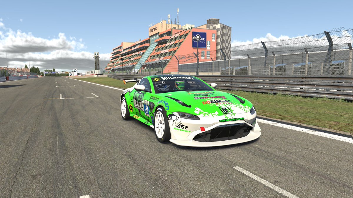 Orgullosos de nuestros pilotos!!! Ayer consiguieron un increíble P3 🥉en las 24 horas de #nurburgring en #iRacing, 24 horas sufridas cada una de ellas, el infierno verde no perdona, pero ellos lo han conquistado!!! Enhorabuena, Grande equipo seguimos sumando! #siemprehulkianos