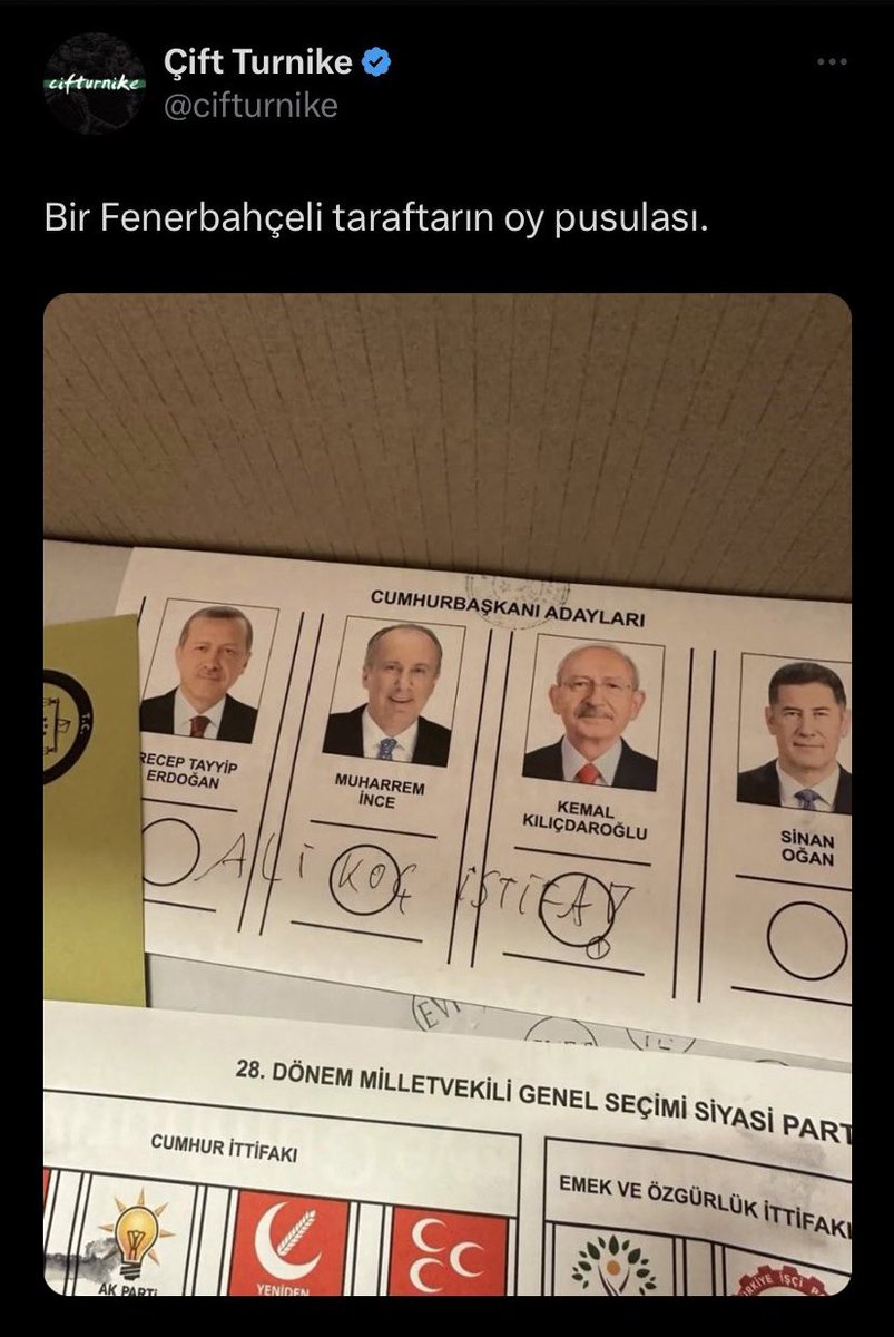 absurtolaylar's tweet photo. Her oyun önemli olduğu bir seçimde bu tür saçmalıklarla şov yapılması… cahillik çok kötü bir şey cidden. https://t.co/h3HsMwBa6c