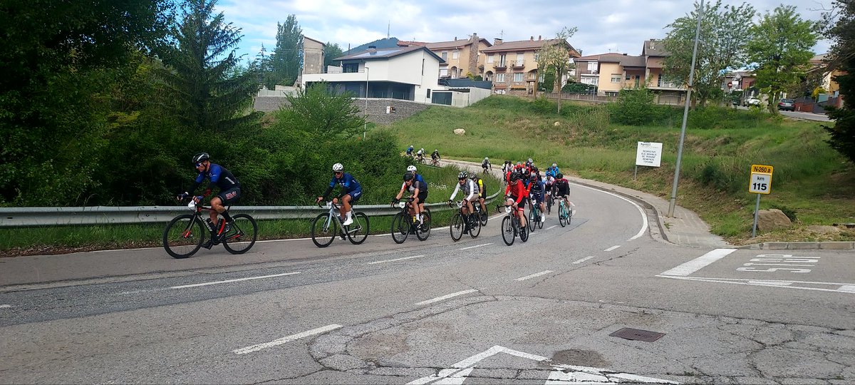 ProtCivilRipoll's tweet photo. Avui dispositiu amb la @PLRipoll @Aj_Ripoll per al pas de la Cursa Cicloturista Internacional Terra de Remences
#clubciclistabas #terraderemences https://t.co/pLgPAMPt8t