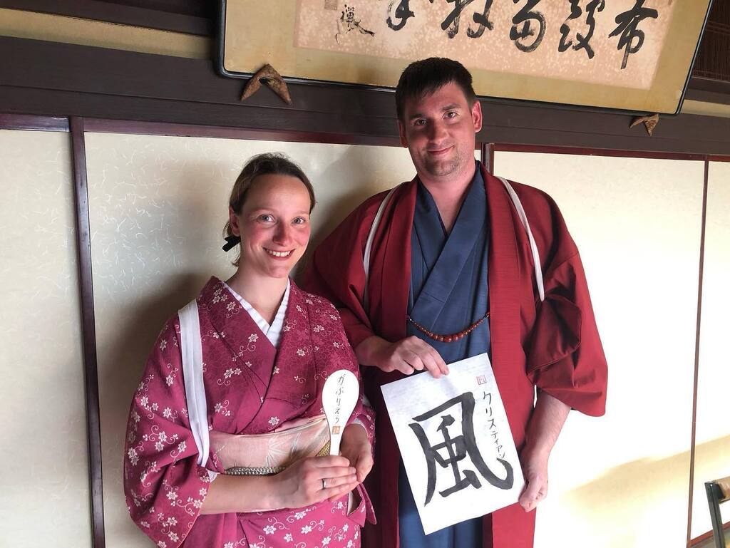 okeikoJapan's tweet photo. 「Japanese cultural set of 2.  enjoyed kimono, tea ceremony and calligraphy.  we welcome sweet couple from Germany.  made us want to visit Germany.  Wish we can go〜(^^) #kimono #teaceremony #calligraphy #miyajima #okeikojapan https://t.co/0O8hRFkHb1