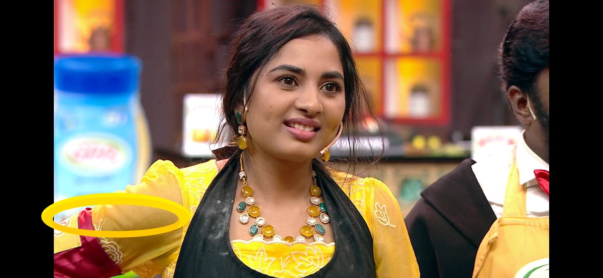 GannicusSpartan's tweet photo. #CookuWithComaliSeason4 Immunity Band Winner #Srushti_Dange @srushtiDange 🔥🙌 https://t.co/ja6iARfsRl