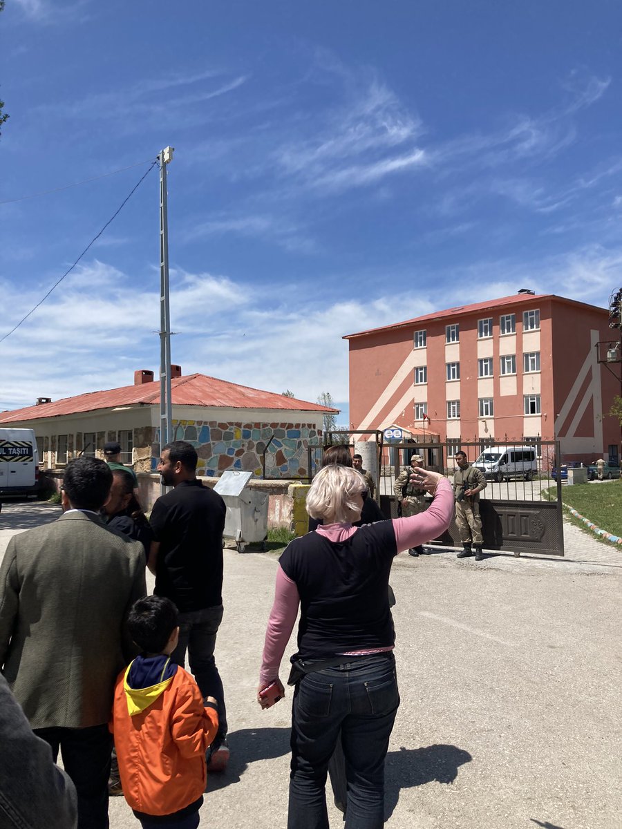 ProgIntl's tweet image. 🇹🇷 The @ProgIntl has visited three more polling stations in the past hour, each with 3 to 4 military officers stationed outside. People we spoke to report substantial turnout and confidence in the voting process.